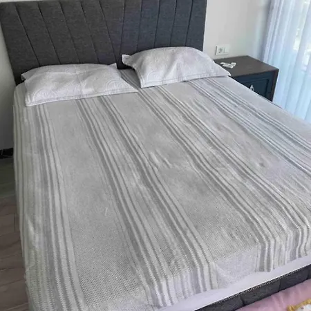 Denizmanzaralı Havuzlu Bahçe Katı Apartamento *