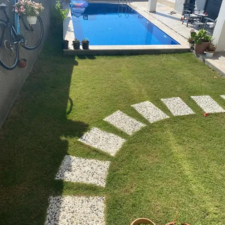 Denizmanzarali Havuzlu Bahce Kati Çeşme