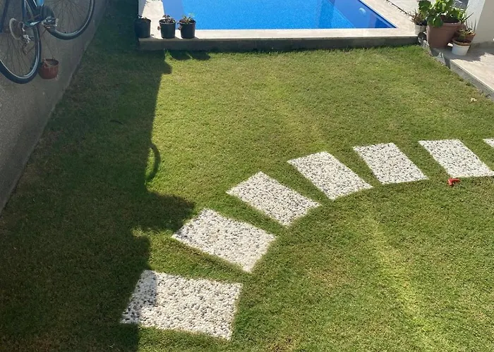 Denizmanzarali Havuzlu Bahce Kati Çeşme